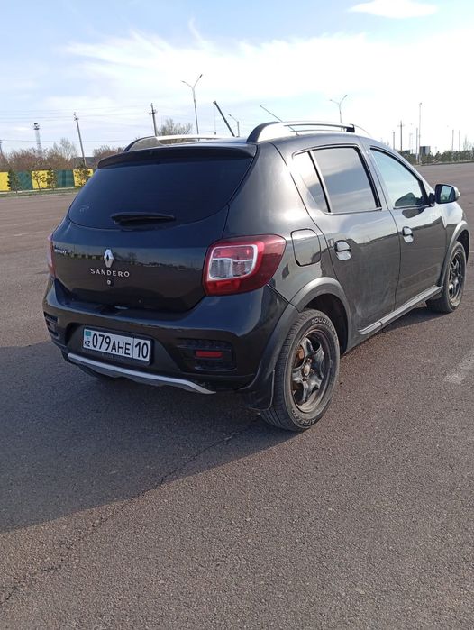 Машина Sandero Renault