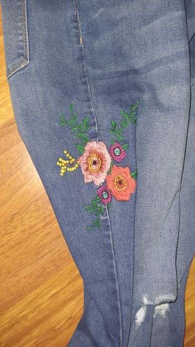 Blugi dama cu broderie