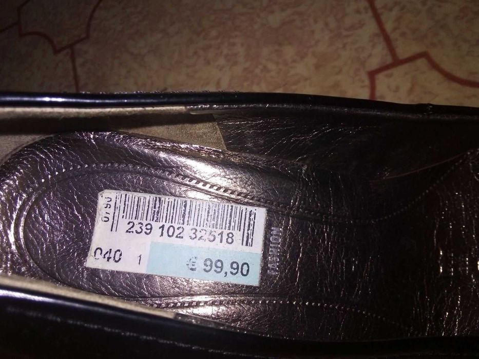 Сини италиански сандали на платформа и черни лачени обувки GABOR