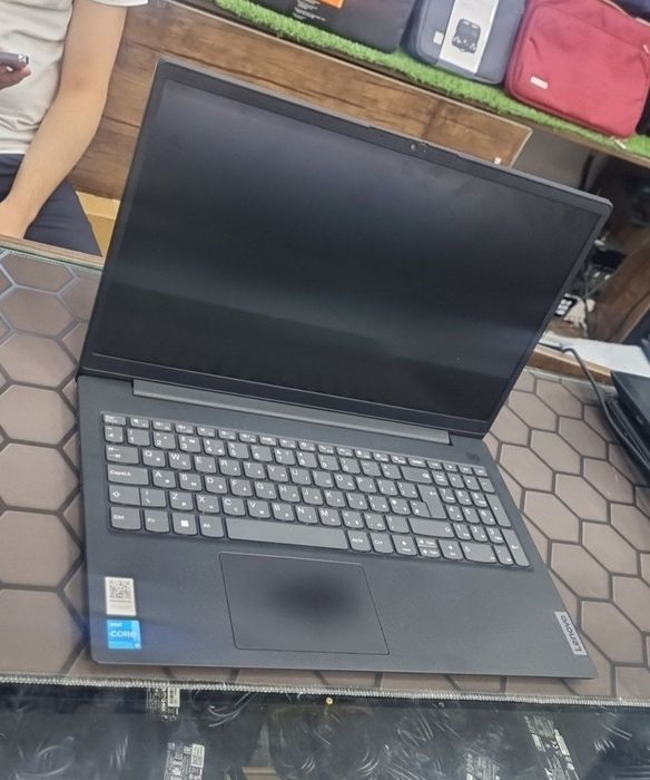 Lenovo IP3 / i3-1215U / 4GB / 256SSD / FHD / Ideal