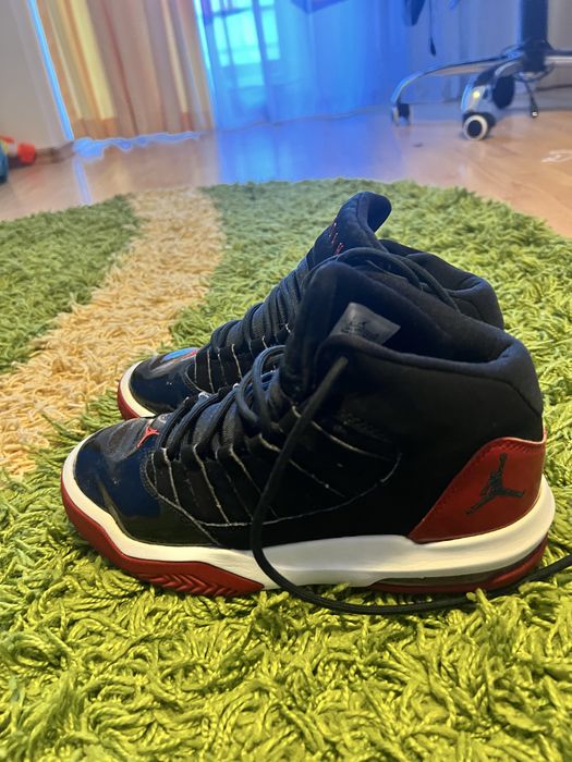 Jordan max aura 6