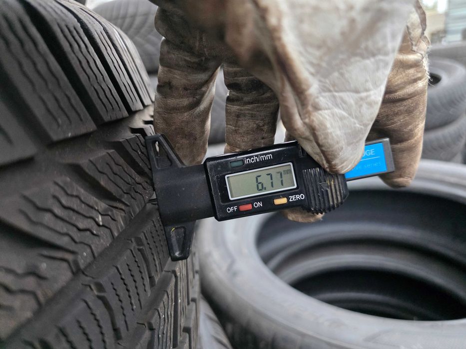 4бр Зимни гуми 235 45 18 - Continental