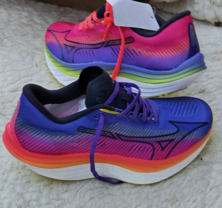 Mizuno оригинални дамски сникърси нови 38 номер