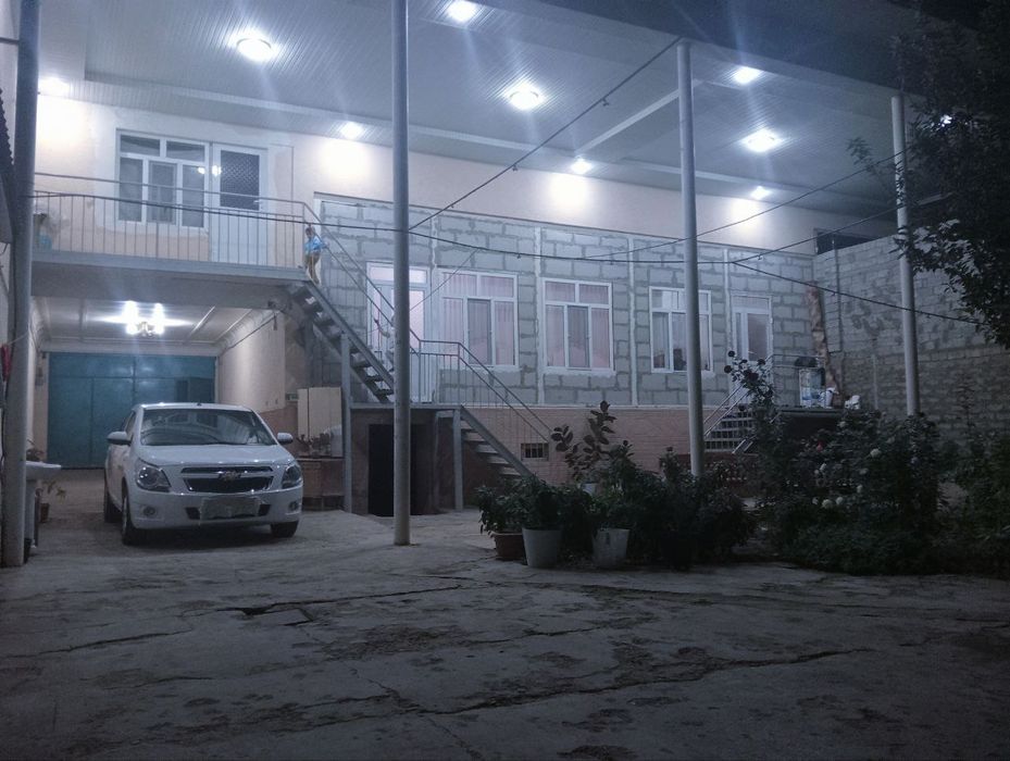 Hovli sotiladi srochna