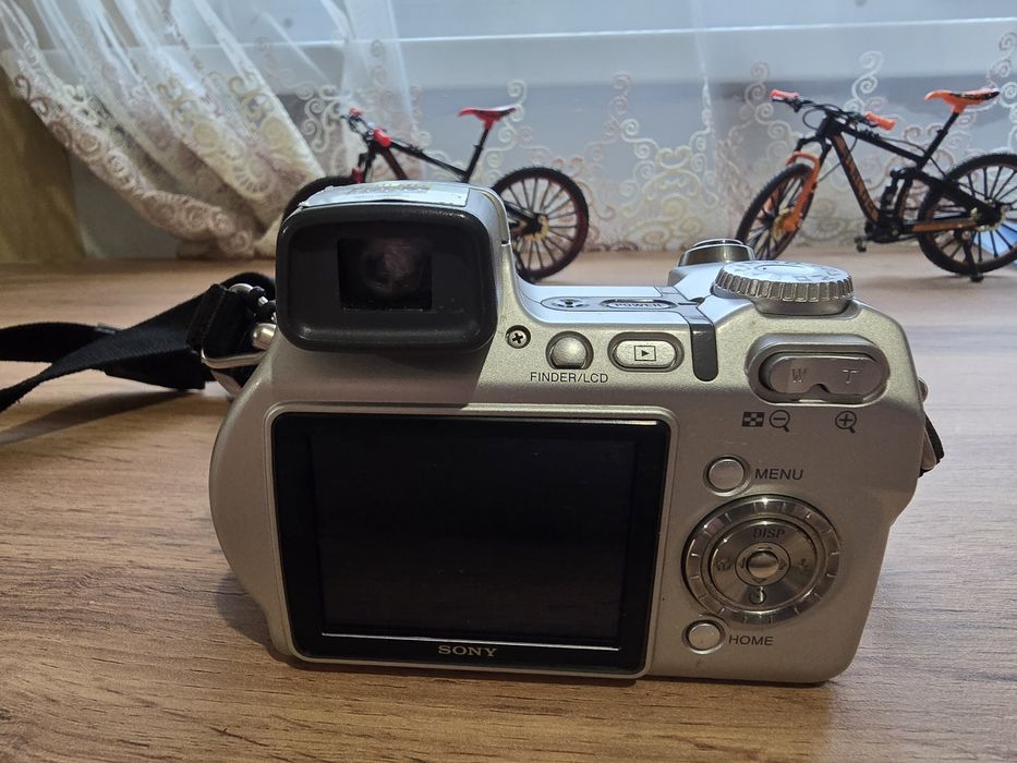 Фотоаппарат Sony DSC-H7