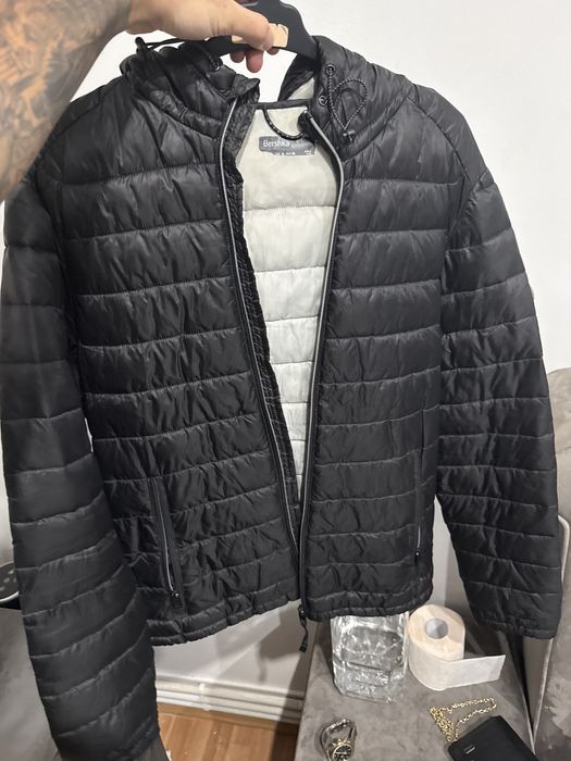 Geaca subtire de primavara bershka marimea M