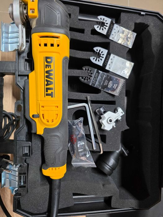 Unealta Multifunctionata DeWalt DWE315KT, Oscilanta Cu Accesorii