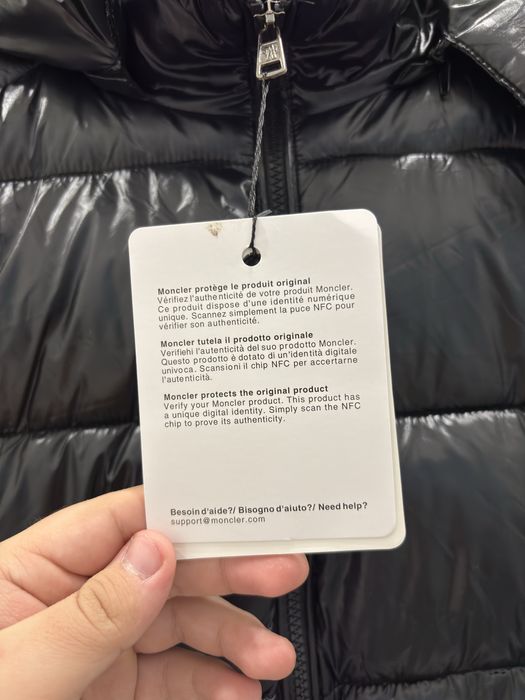 Продам новые куртки Moncler