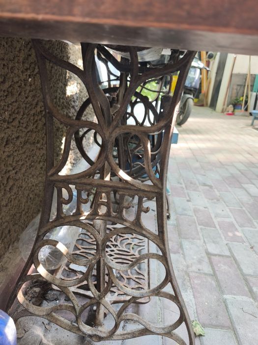 Mașina de cusut Pfaff