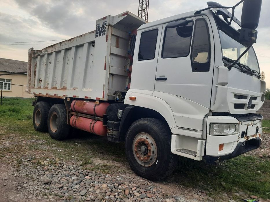 HOWO SINOTRUK
йили 2020
пробег 76 000
завадской газ  8та балон
каробка