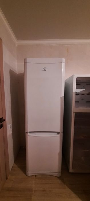 Холодильник Indesit