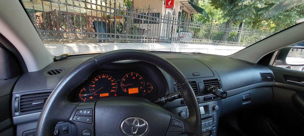 autoturism Toyota Avensis