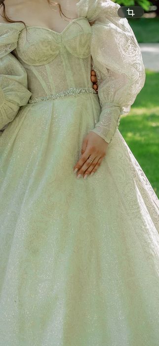 Сияющее свадебное платье