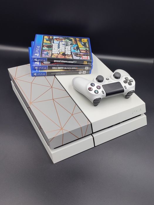 Playstation 4 Glaciar White Limited Edition! + Pachet jocuri !