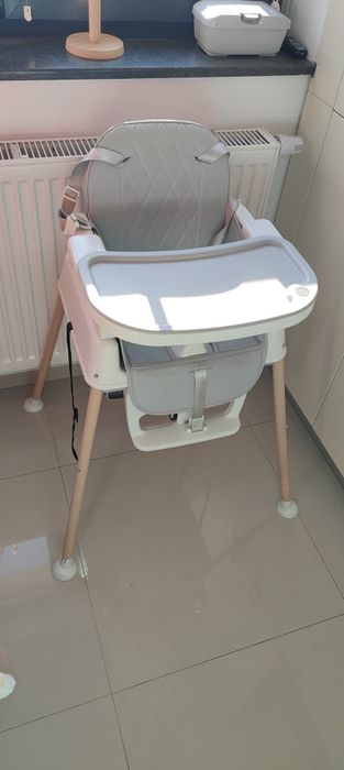 Scaun de masa bebe gri cu tăviță detașabilă in stare foarte buna