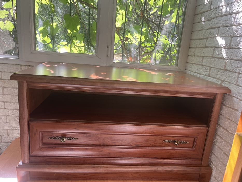 Тумбочка под телевизор