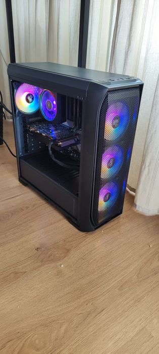 Компютър геймърски  ryzen 5600x ,rx 6600xt ,16 рам 3200mhz, захр.550+g