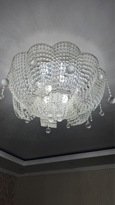 Продам люстру в гостиную