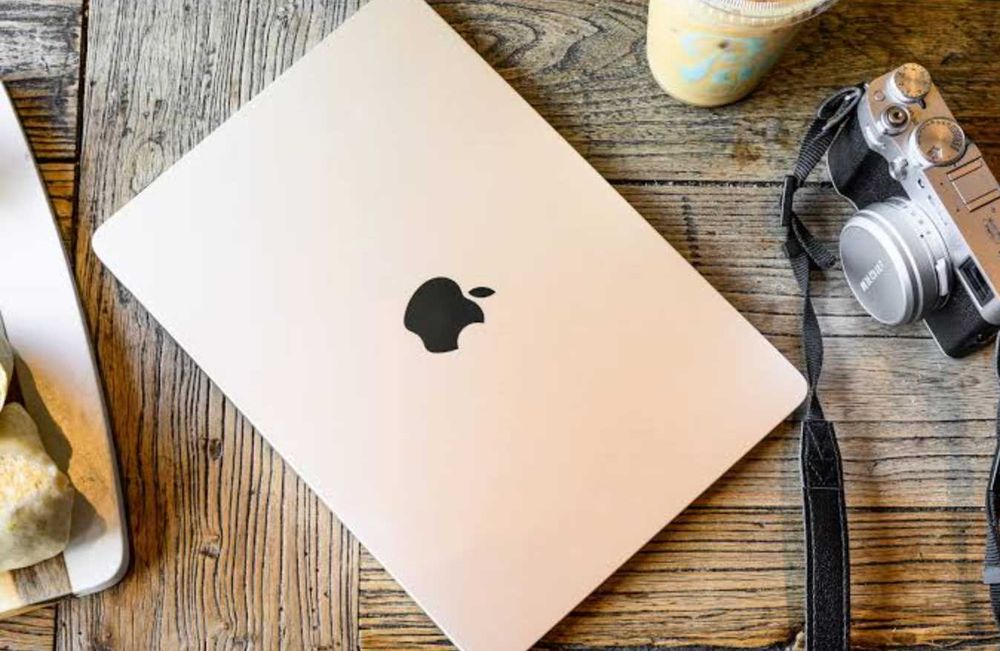 Macbook air 13 m3 256 gb gold, 16 gb, russian-english keyboard (кейс ugreen като подарък)