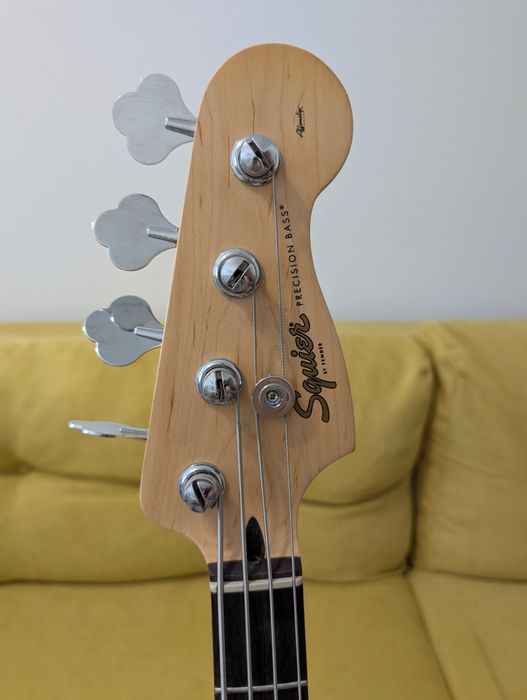 Set bass electric Squire Precision si amplificator - set sau separat
