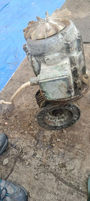 Motor cu reductor raport 23 la 1