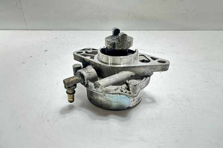 Pompa vacuum 1.3 d 73501167 Opel Corsa C (facelift) seria