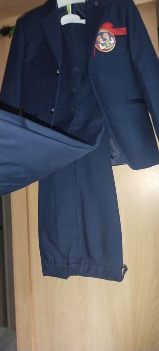 Продам костюм 4-ка. 8 тыс