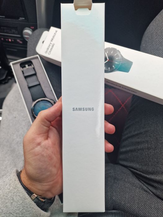 Срочно продам Samsung galaxy watch4 classic