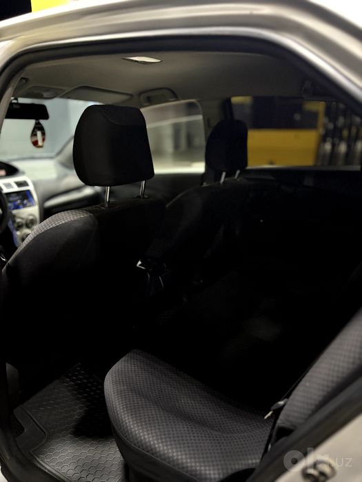 Yaris 2007 yil Toyota srochna sotiladi