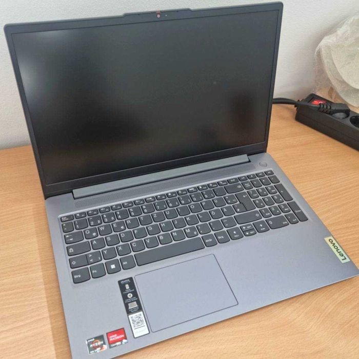 Лаптоп Lenovo IdeaPad Slim 3 15AMN8 – като нов!