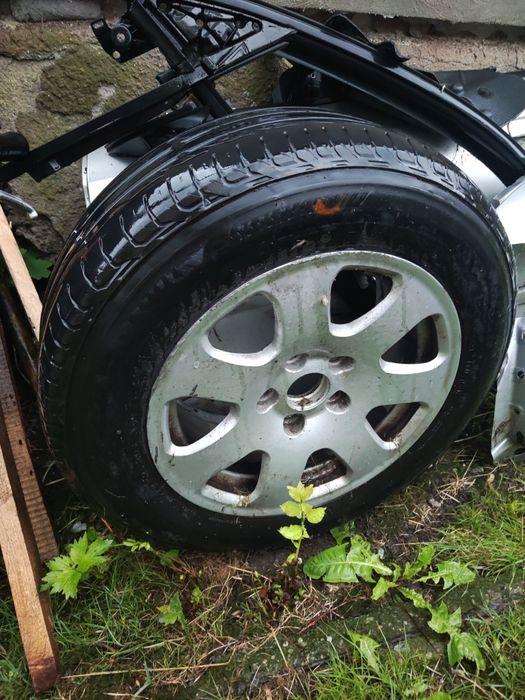 Vând roată originala de Audi A4!!!