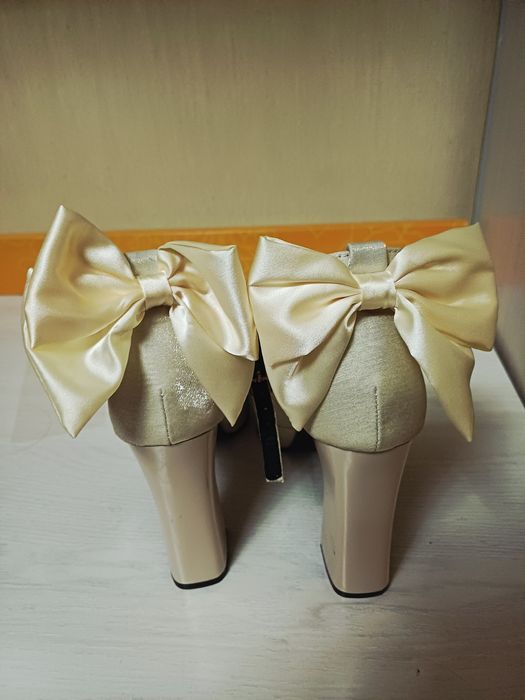 Аяқ киім сатамын