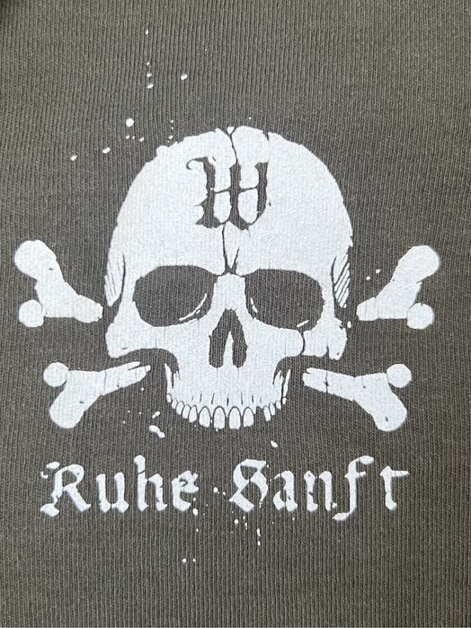 tricou y2k cu craniu