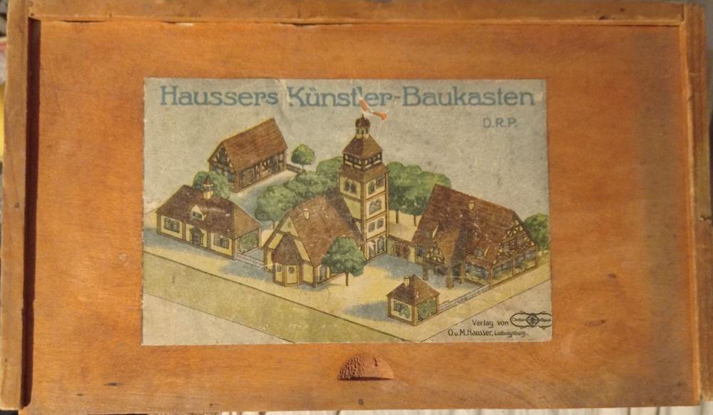 Vand sau schimb obiecte vechi.Preț în funcție de obiectul ales.