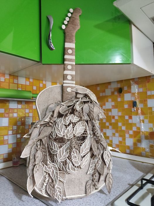 Гитара- картина из джута