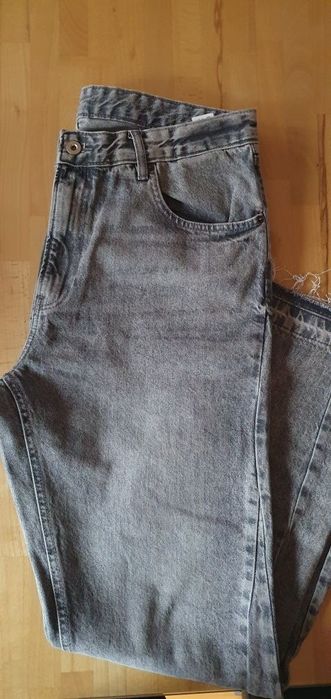 Zara Flare Fit Jeans - размер 46 НОВИ
Дънките са чисто нови.