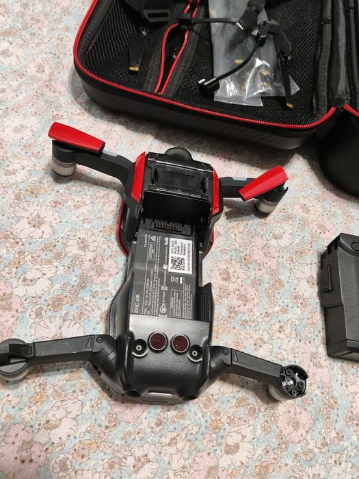 Квадрокоптер DJI MAVIC AIR