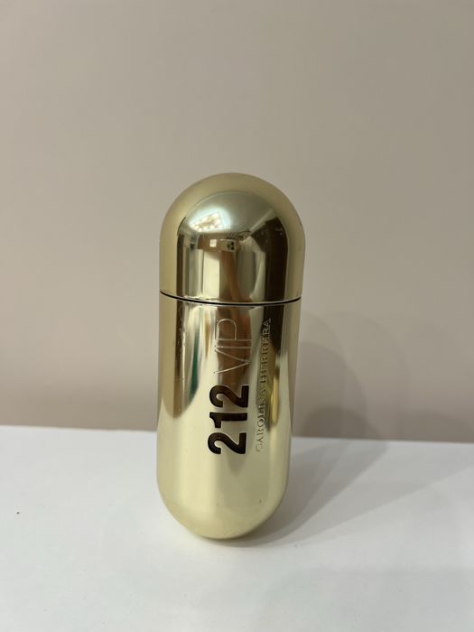 Carolina Herrera 212 Vip и Al Haramain Amber Oud Gold Edition парафюми