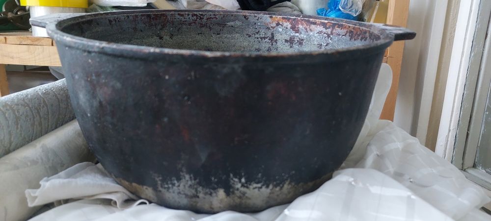 Продаётся казан советский и спальный гарнитур 5-6 литров