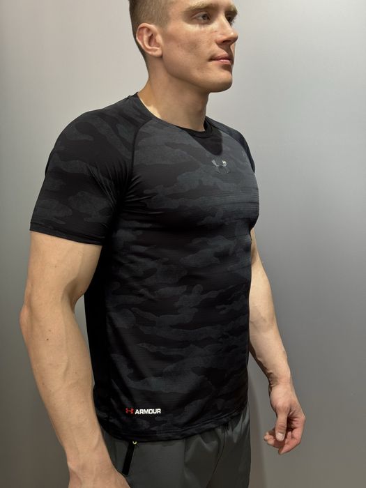 Спортивная футболка