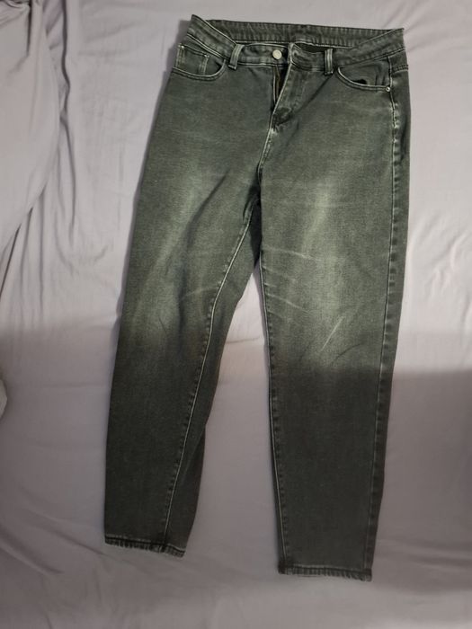 Продам женские джинсы