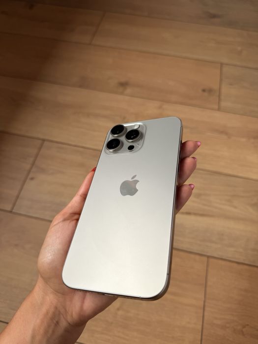 Vând iPhone 16 Pro Max, 256 GB, Titanium Gray, în stare impecabilă