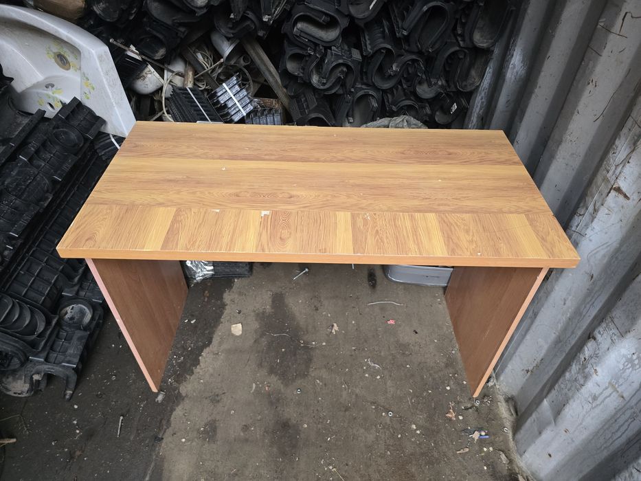 Продам стол офисный