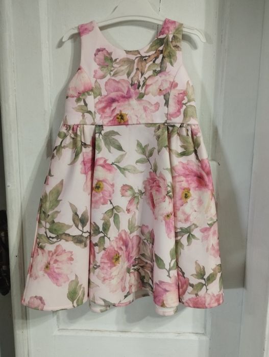 Платья нарядные 3-4,5 года