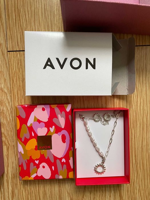 Комплект AVON - Рол-Он, Колие и Тоалетна Вода