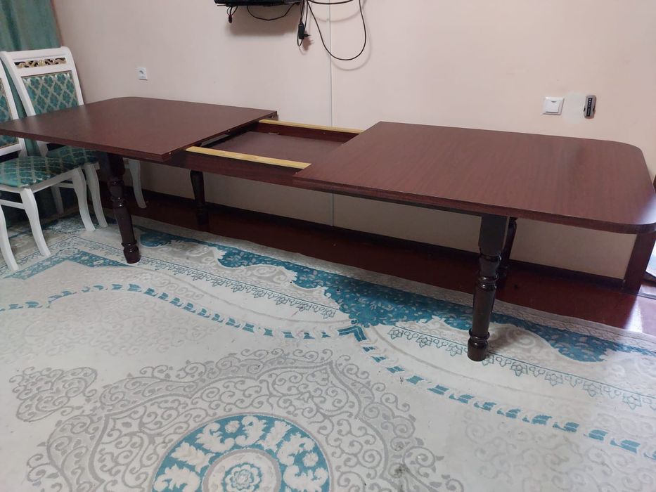 Продается стол гостинный