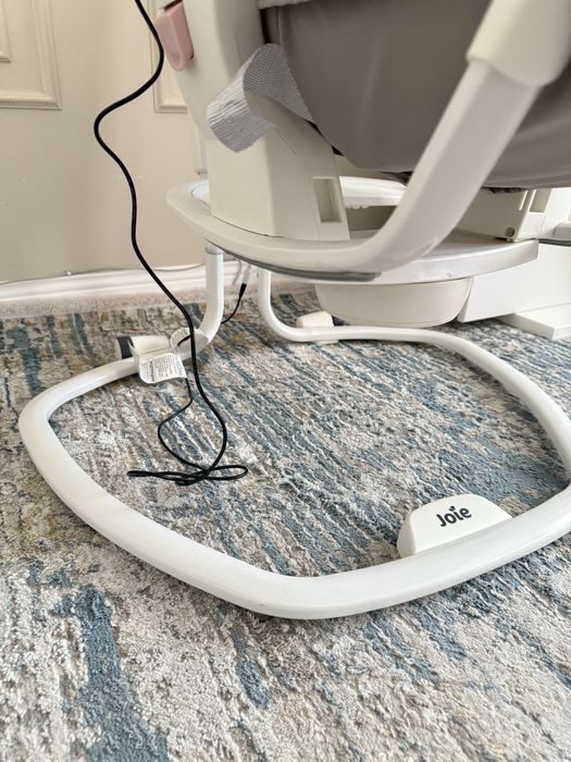 Продам шезлонг Joie