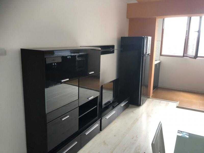 Дава се под наем Тристаен апартамент в Бургас, Изгрев - 80 кв.м за 357 € - Снимка #2