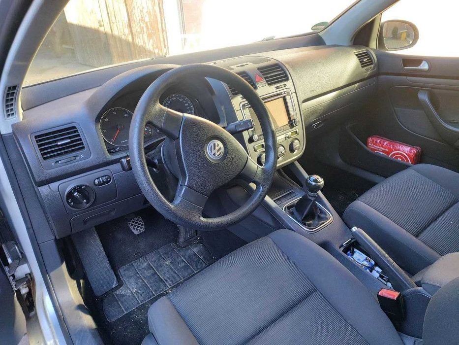 VW Golf 5 – 1.9 TDI, economic, argintiu, model 12/2006