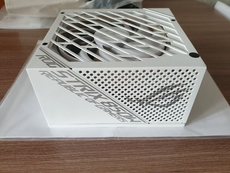 ROG Strix 850G White